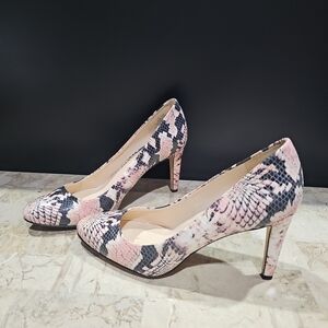 Nine West snakeskin pumps size 9 M Excellent‎ Condition